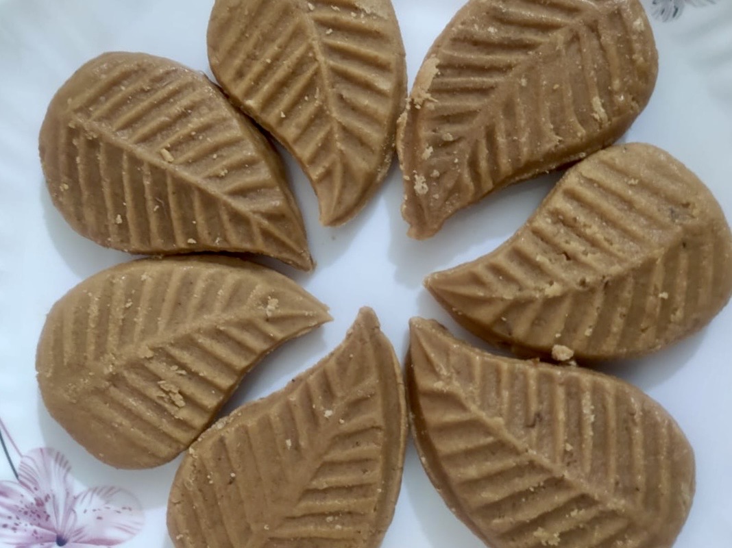 Pera Pata Sondesh ( প্যাড়া পাতা সন্দেশ ) - Image 2