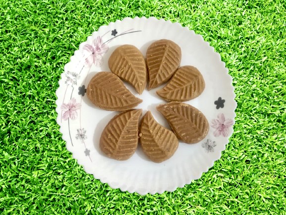 Pera Pata Sondesh ( প্যাড়া পাতা সন্দেশ )